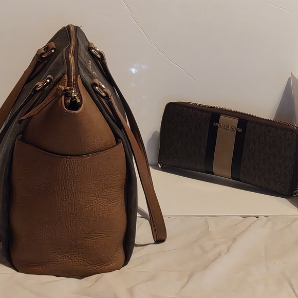 Michael Kors Brown and Tan Women's Bag Set - Picture 4 of 9